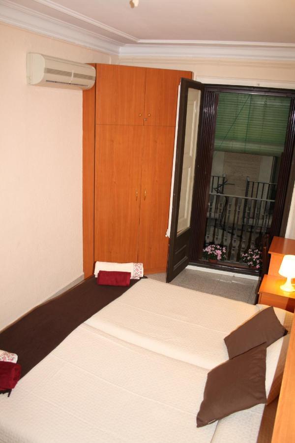 Pension Colmenero Barcelona Room photo