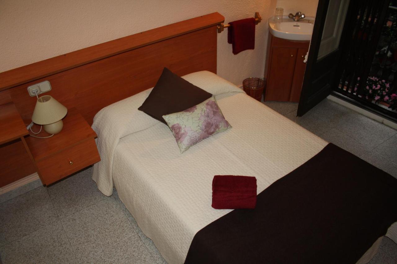 Pension Colmenero Barcelona Room photo